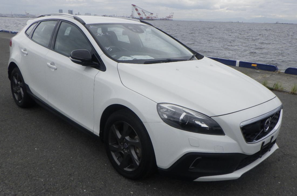 2015 Volvo V40 T5 Cross Country AWD. Automatic. 47525 Miles. ULEZ EXEMPT and £325 RFL Per Annum. £11250.
