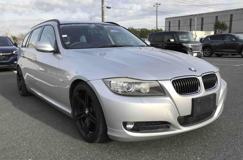 2012 BMW 325 (3.0) Highline Touring Automatic. Titan Silver with Black Leather interior. 31800 Miles. ULEZ EXEMPT. £325 RFL Per Annum. £8950.Last of the six cylinder E90s.