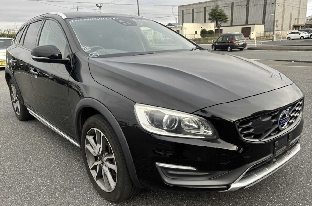 2015(December) Volvo V60 T5 AWD. Cross Country.Automatic. ULEZ EXEMPT.£345 Road Tax per annum. 68670 Miles. £10450.