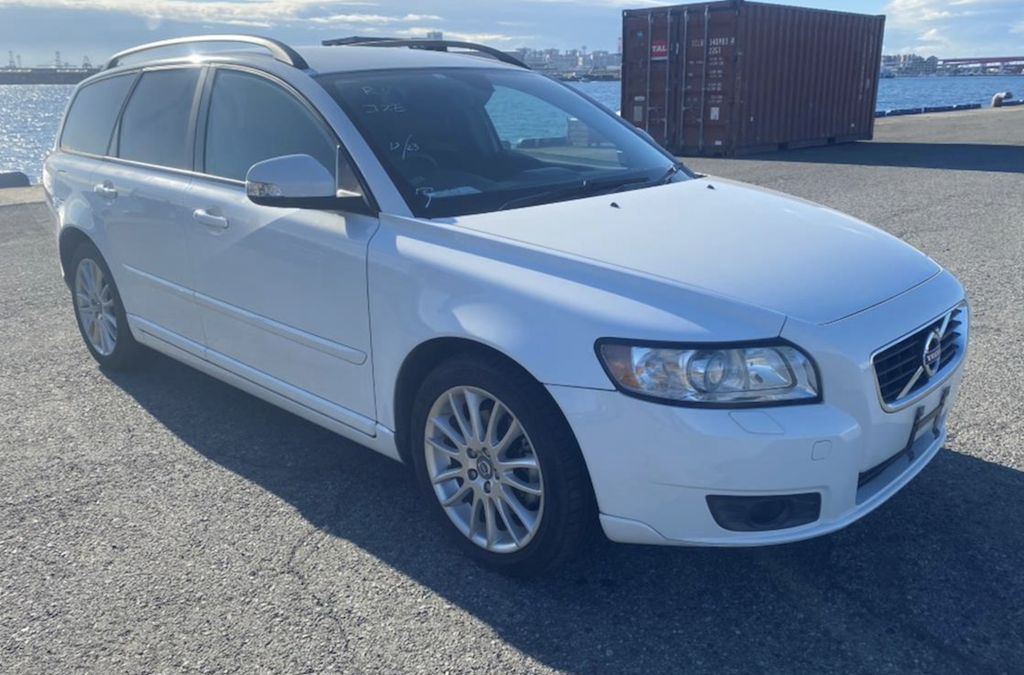 2011(01) Volvo V50 2.0 Classic Automatic. White. Black Leather. 52250 Miles. ULEZ EXEMPT. £6250.