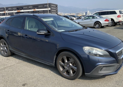 2014 Volvo V40 T5 AWD Cross Country Auto. Metallic Blue. 48260 Miles. Choice of Two Cars . £9950.