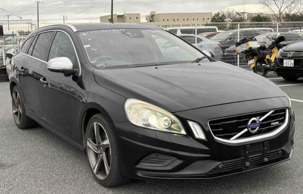 2013(December) Volvo V60 T6 AWD R Design. ULEZ EXEMPT. £345 Road Tax Per Annum. 38700 Miles. £10950.