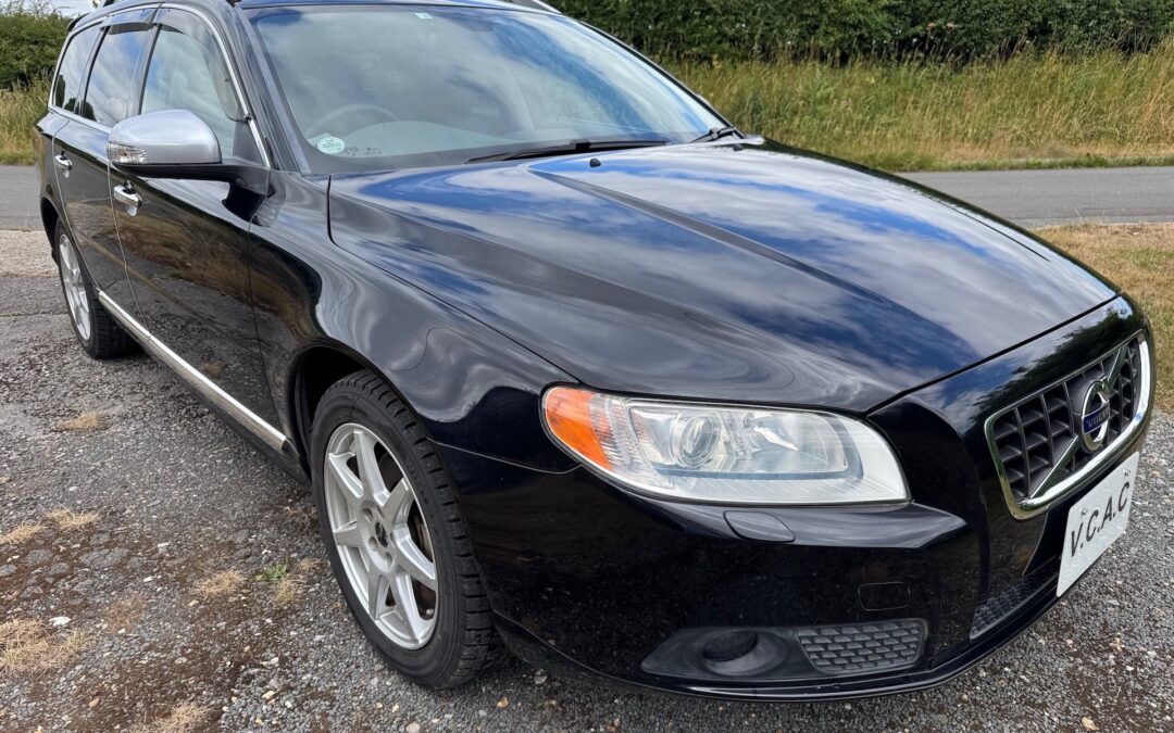 2010(June) Volvo V70 2.5T SE LUX. Black Metallic. 35600Miles. Superb looking Car. ULEZ EXEMPT. £7950.