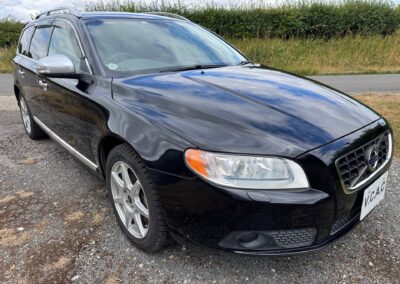 2010(June) Volvo V70 2.5T SE LUX. Black Metallic. 35600Miles. Superb looking Car. ULEZ EXEMPT. £7950.