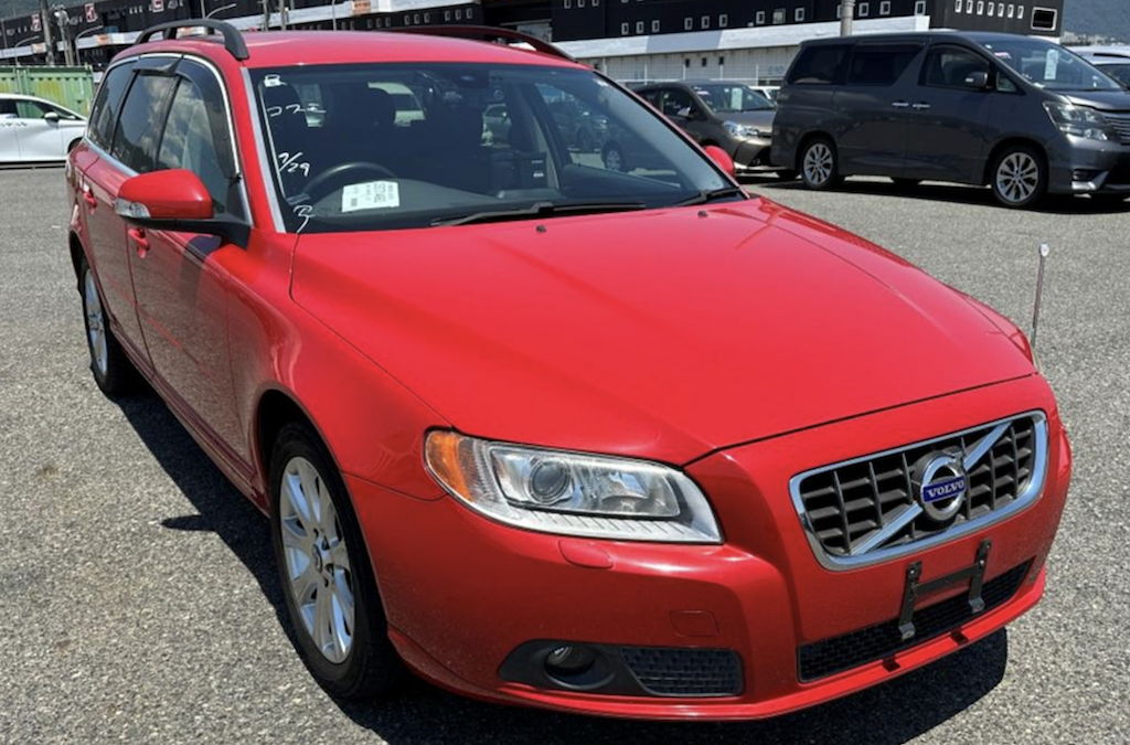 2010(August) Volvo V70 2.5T SE LUX Auto. 54805 Miles. ULEZ EXEMPT. Bright Red . £7650.