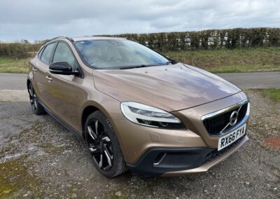 2016(November) Volvo V40 T5 AWD Cross Country Automatic. 2.0Turbo 4 cylinder. 58260 Miles. £10950.