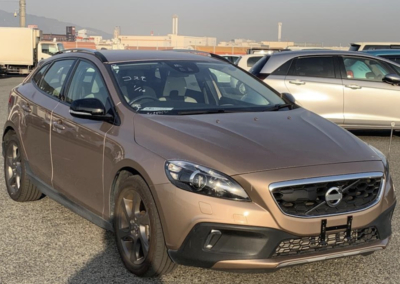 2015(01) Volvo V40 T5 2.0ltr 5 cylinder Turbo. AWD. Auto. Bronze. 31270 Miles. Stunning looking car. Last of the 5 cylinder Turbo Cross Countries. £9950. ULEZ EXEMPT.